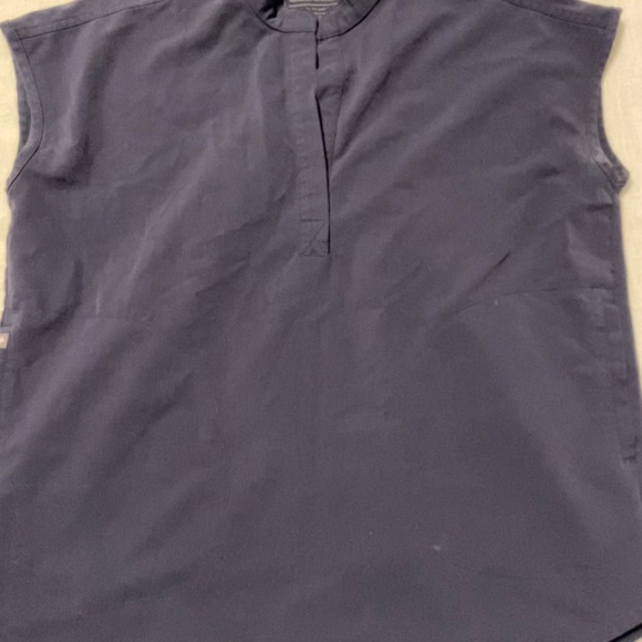 Figs Limited Edition Quiet Navy Scrub Set - Picture 4 of 7